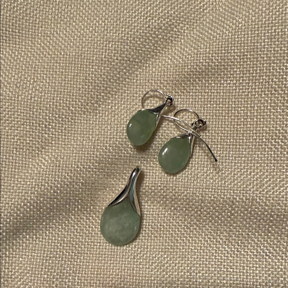 Elegant Silver and Green Jewelry Set